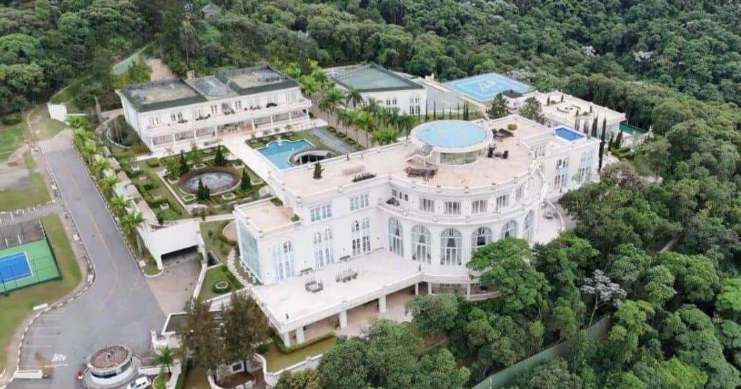 Essa mansão de R$1 bilhão no Brasil parece um palácio — e poucos sabem quem mora nela