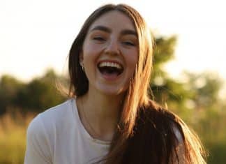 Psicóloga revela por que pessoas solteiras tendem a ser mais confiantes, felizes e mentalmente estáveis