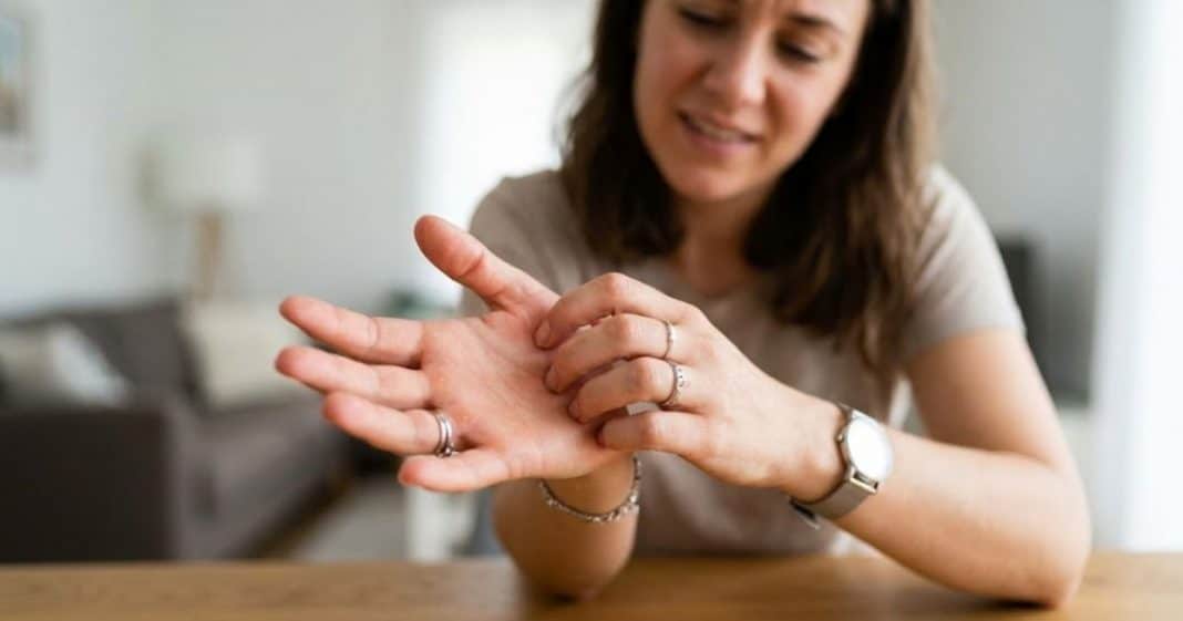 O significado espiritual por trás da coceira nas mãos pode surpreender você
