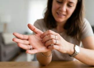 O significado espiritual por trás da coceira nas mãos pode surpreender você