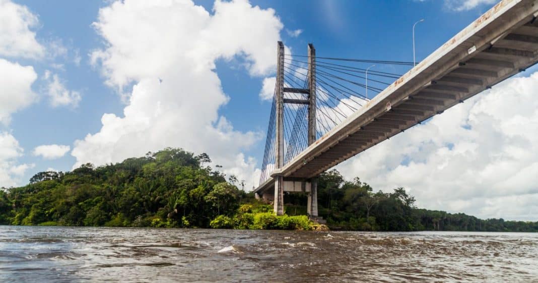 A cidade brasileira que faz fronteira direta com a França e quase ninguém sabe disso