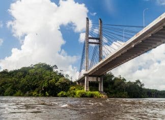 A cidade brasileira que faz fronteira direta com a França e quase ninguém sabe disso