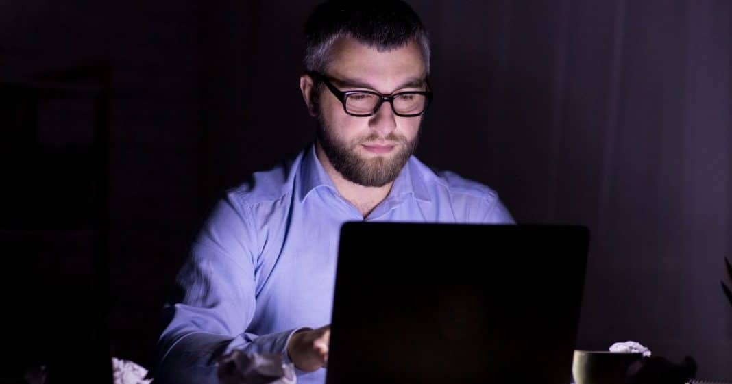 Homem usa IA para se candidatar a 1.000 vagas enquanto dorme — e o resultado surpreende