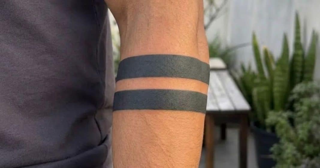 O significado oculto dessa tatuagem comum está deixando muita gente sem reação