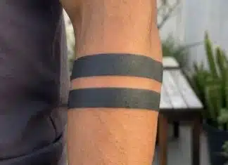 O significado oculto dessa tatuagem comum está deixando muita gente sem reação