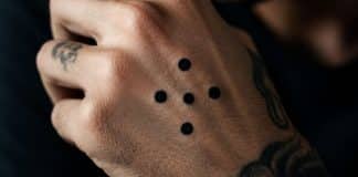 O significado oculto por trás da tatuagem de cinco pontos que desperta curiosidade em muita gente