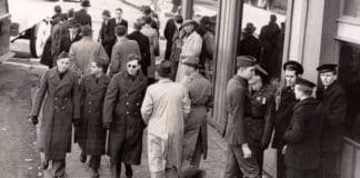 Uma foto de 1943 voltou a assustar a internet por um detalhe impossível de ignorar