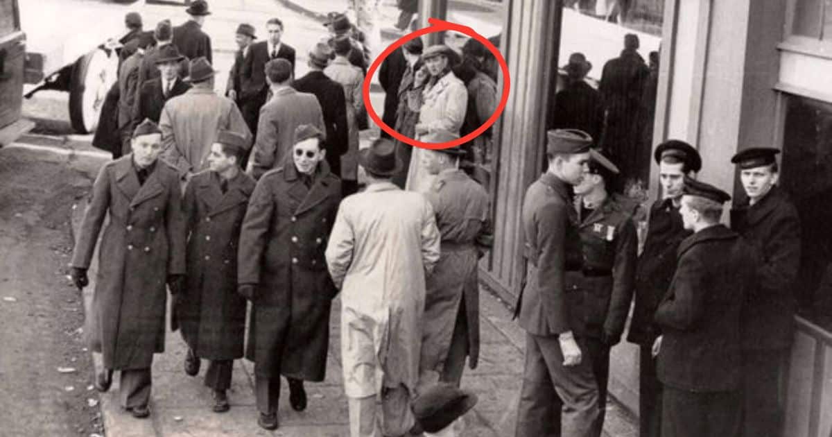 Uma foto de 1943 voltou a assustar a internet por um detalhe impossível de ignorar resilienciamag.com - Uma foto de 1943 voltou a assustar a internet por um detalhe impossível de ignorar