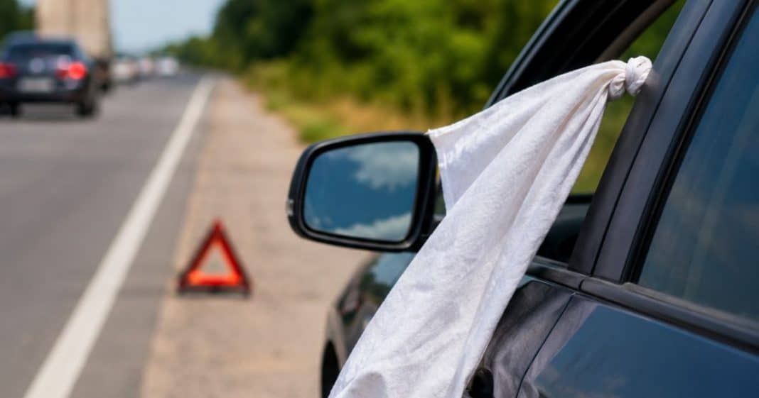 se-voce-vir-um-pano-branco-em-um-carro-na-estrada-preste-atencao Se você vir um pano branco em um carro na estrada, preste atenção