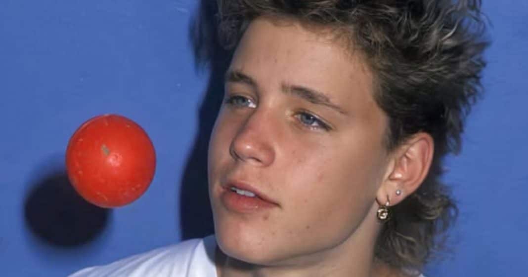 Ele foi um dos maiores ídolos teen dos anos 80 — e morreu na pobreza depois de tentar vender os próprios dentes e cabelo. Você lembra dele?