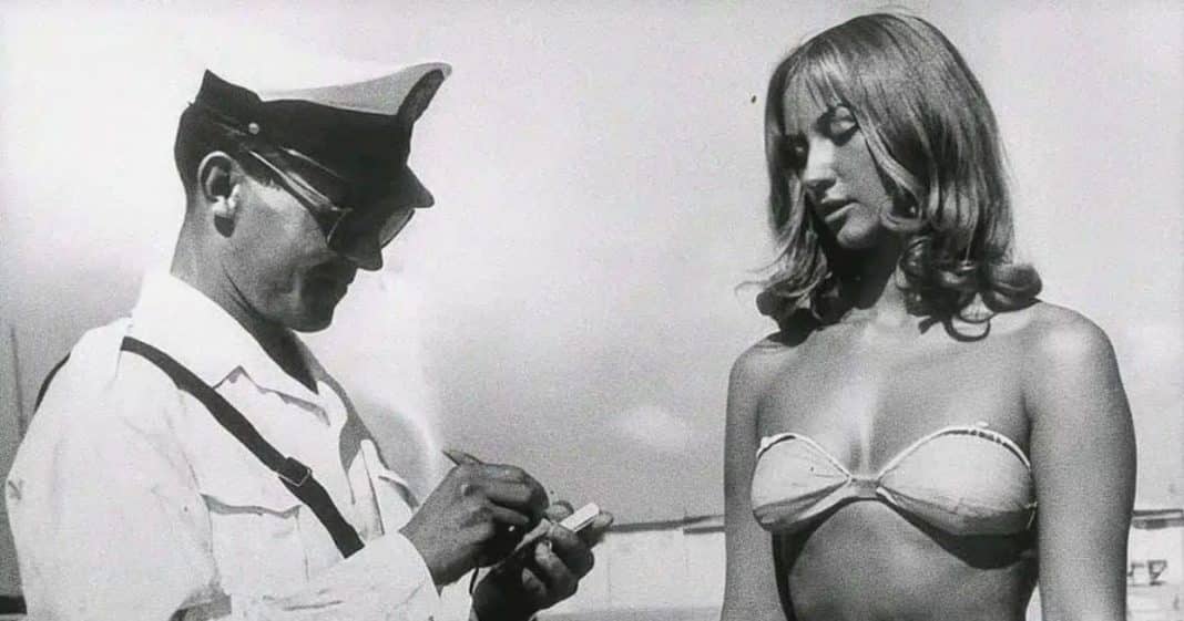Essa foto de uma mulher de biquíni parece comum mas esconde um detalhe que mudou a história da moda e do mundo para sempre