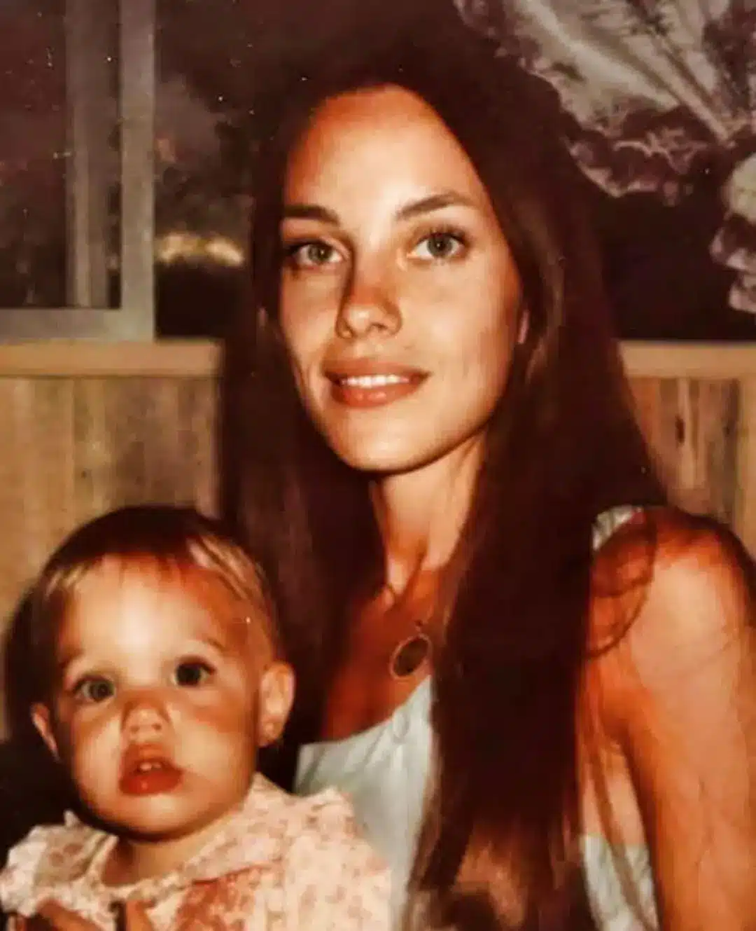 Essa menina cresceu entre um pai famoso e uma infância bem mais turbulenta do que parecia de fora — hoje é uma das atrizes mais respeitadas de Hollywood. Você sabe quem é? resilienciamag.com - Essa menina cresceu entre um pai famoso e uma infância bem mais turbulenta do que parecia de fora — hoje é uma das atrizes mais respeitadas de Hollywood. Você sabe quem é?