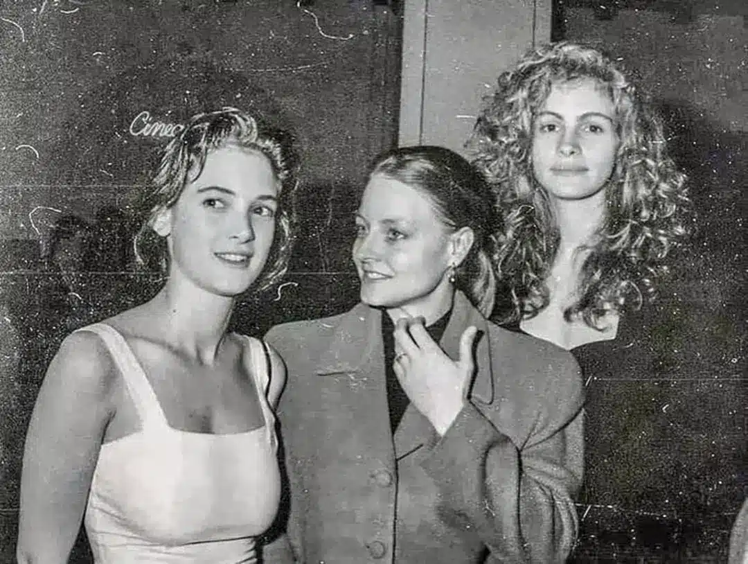 resilienciamag.com - Uma foto de 1989 re&uacute;ne 3 atrizes que ainda n&atilde;o eram famosas &mdash; hoje s&atilde;o lendas do cinema. Voc&ecirc; reconhece quem s&atilde;o?