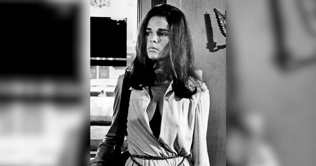 Aos 87 anos, ela já foi eleita a mulher mais bonita de Hollywood — e sua aparição recente em Nova York mostrou por que a elegância dela nunca saiu de moda